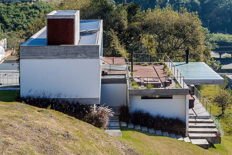 Modern House Embraces The Rugged Terrain