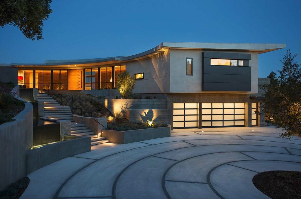 Modern Style Home Big Driveway