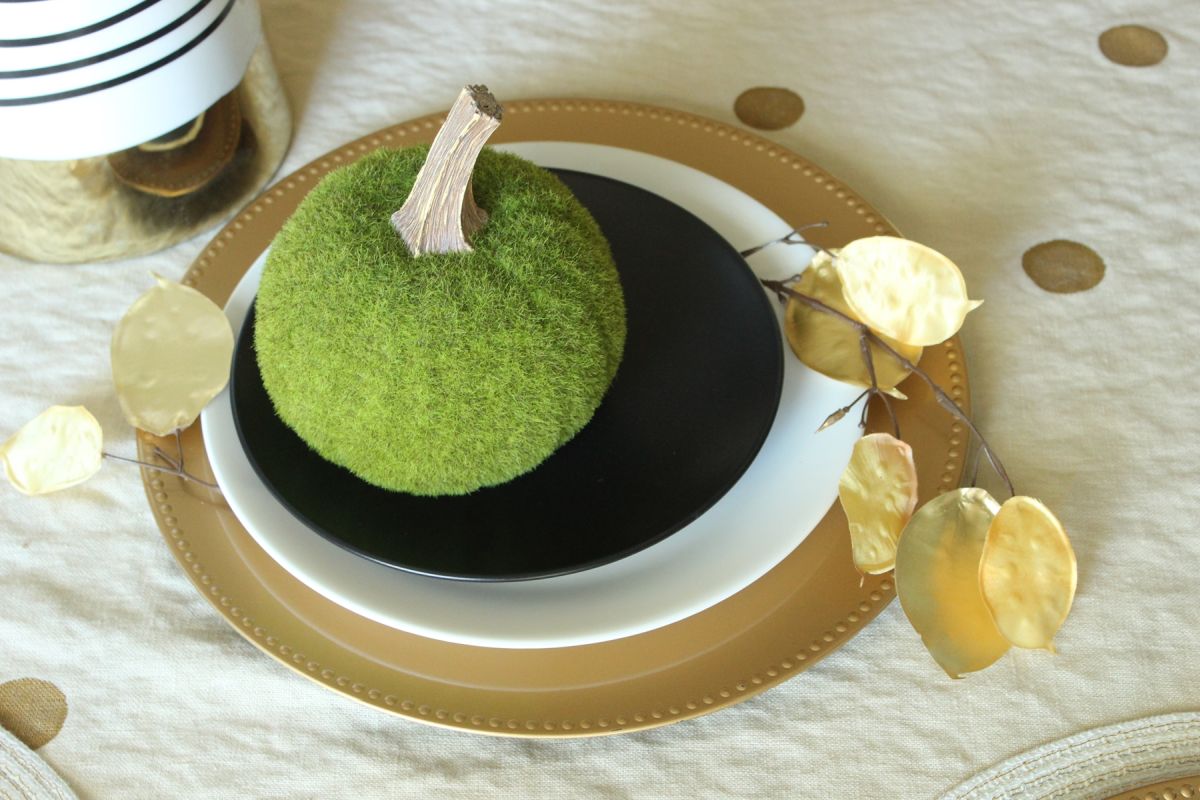 Modern Thanksgiving Table Setting- Make an otherwise identical place feel slightly