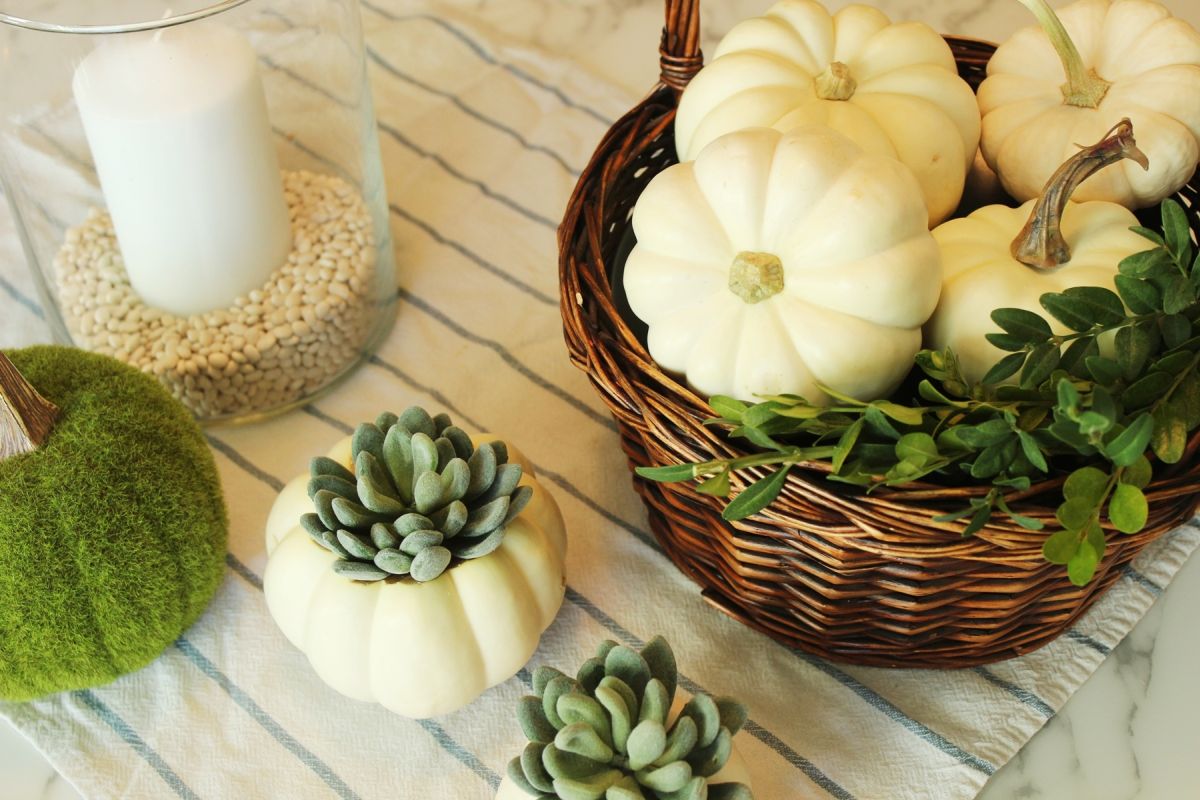 Modern Thanksgiving Table Setting- chunky white candle surrounded