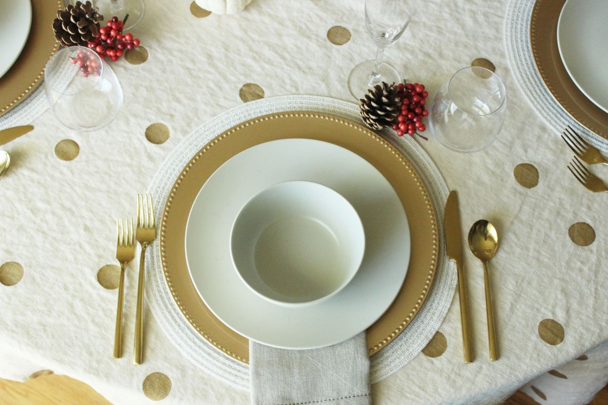 Modern Thanksgiving Table Setting- neutral decor