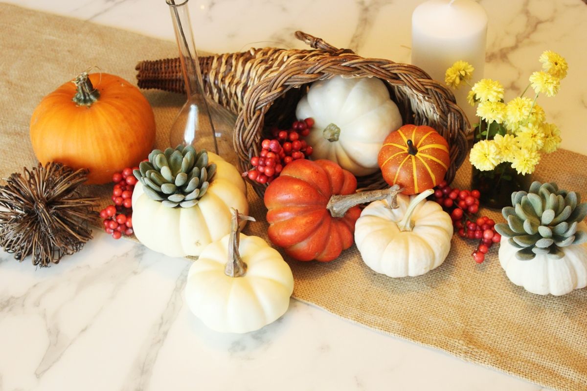 Modern Thanksgiving Table Setting- small bouquet of yellow