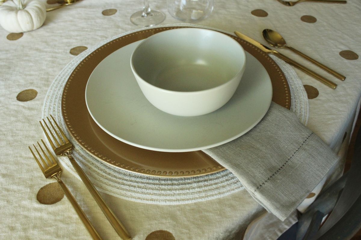 Modern Thanksgiving Table Setting- tight palette