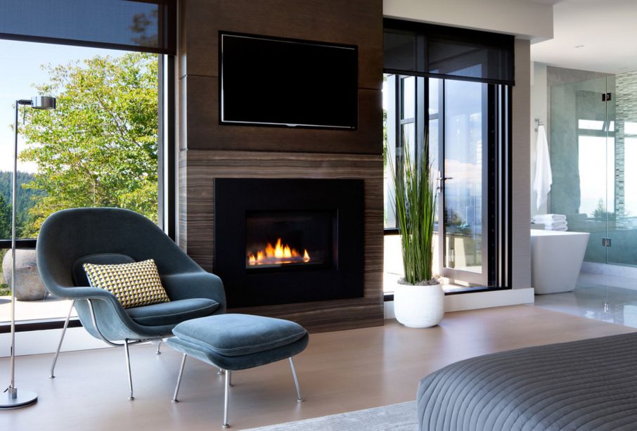 Modern and minimalist, this bedroom-- which is also dominated by the view -- is a superb spot for a Womb Chair.