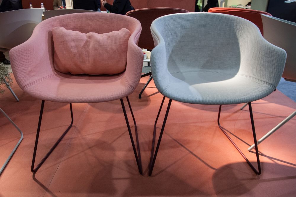 Modern armchairs in pale colors with wire hairpin base