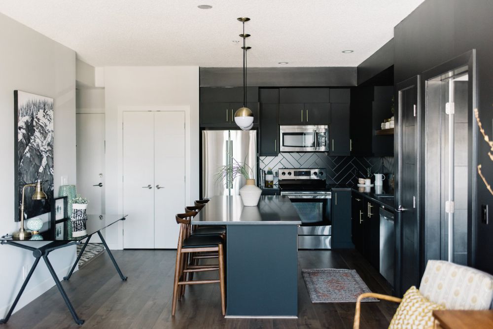 Modern black kitchen with chevron tiles for backsplash