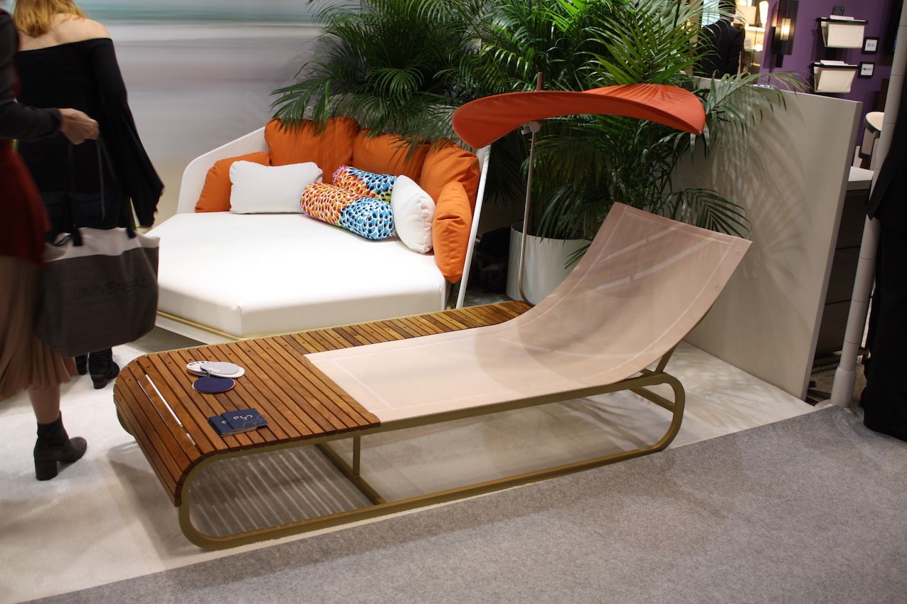 A litte shade and a lot of style all in one outdoor chaise longue design.