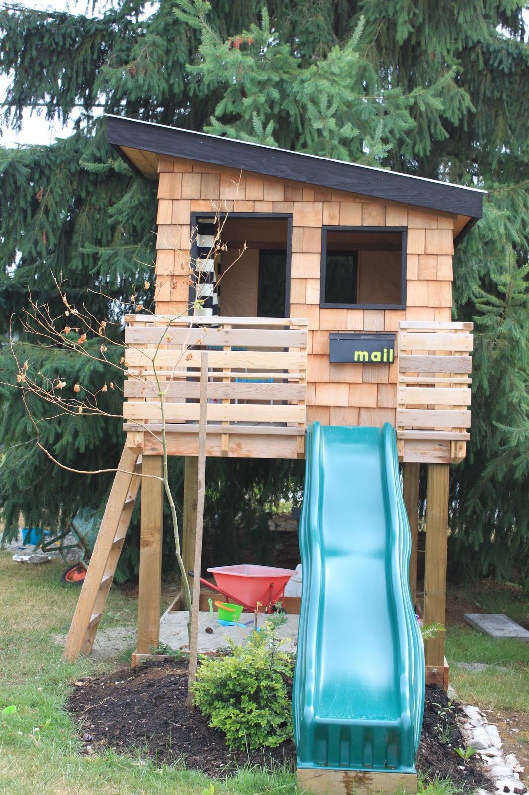 Modern kids playhouse 1