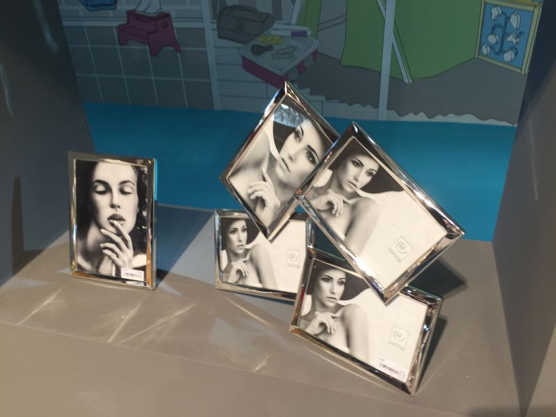 Modern mirrored picture frames