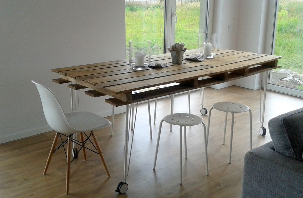 A Chic Dining Table Made From Pallet Wood