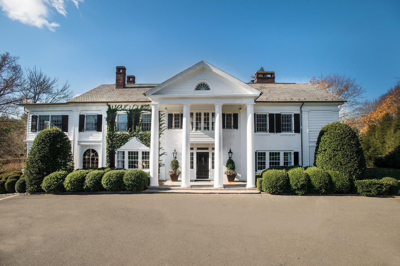 Modern white Georgian House