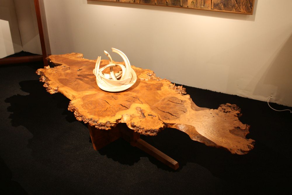 Moderne Gallery Philadelphia Solid Wood table