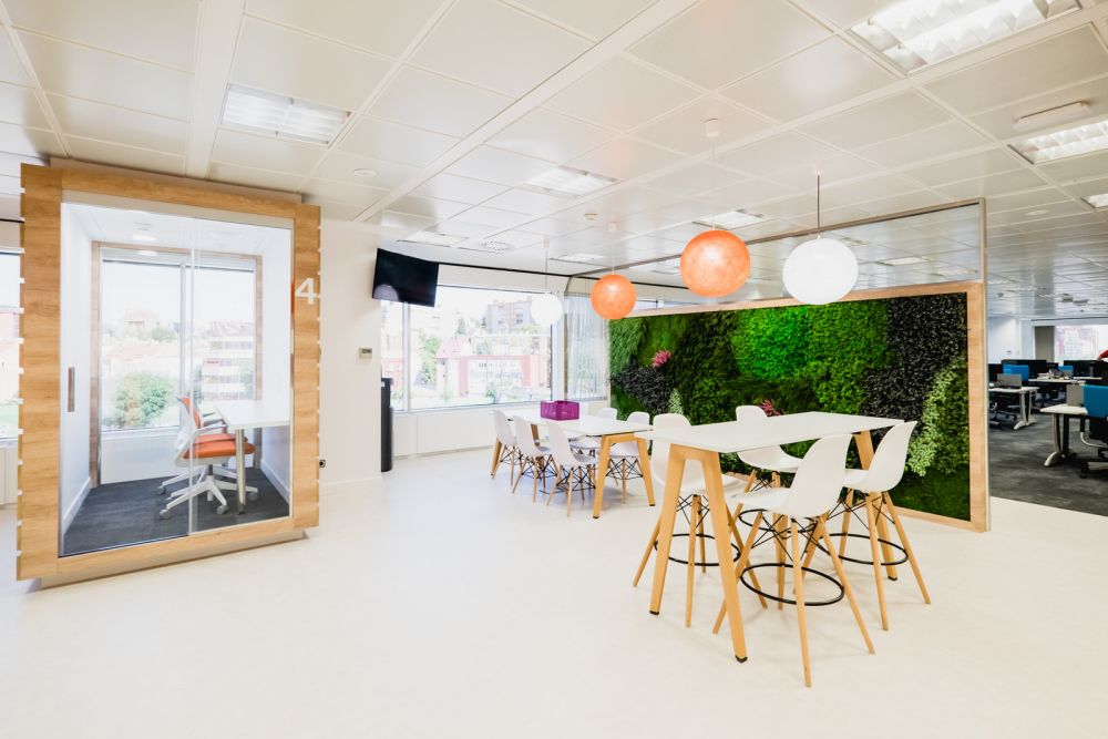 Mondelez International Offices – Madrid with vertical green walls