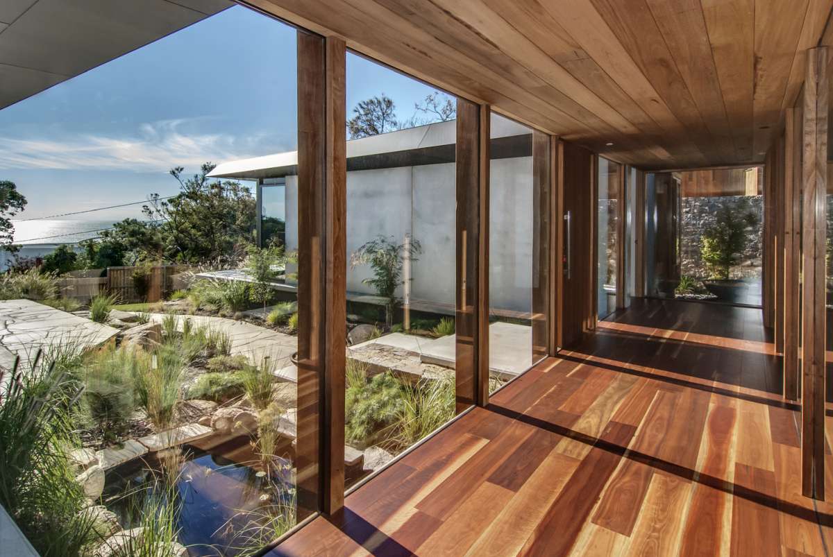 Morninton Peninsula House Australia Turco and Associates hallway