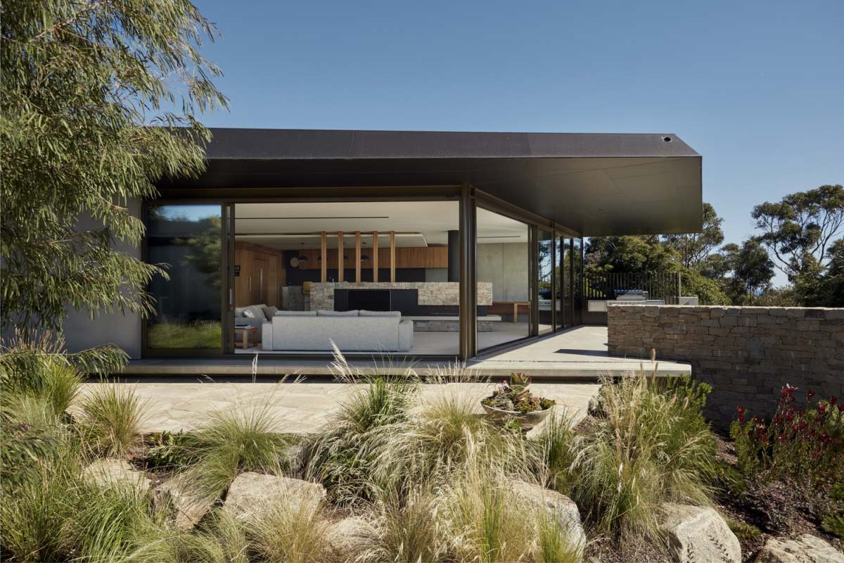 Morninton Peninsula House Australia Turco and Associates sliding windows