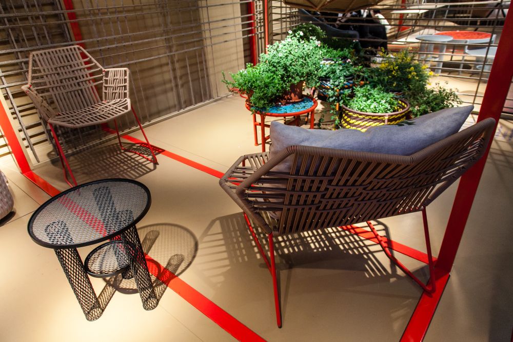 Moroso Net low table design