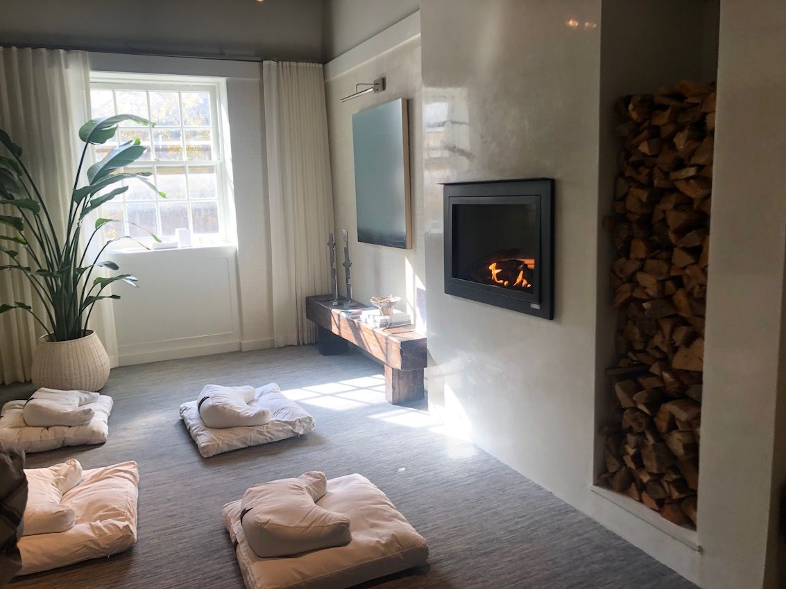 NYC Holiday House fire place