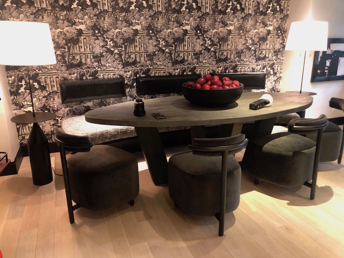 NYC Holiday House oval table