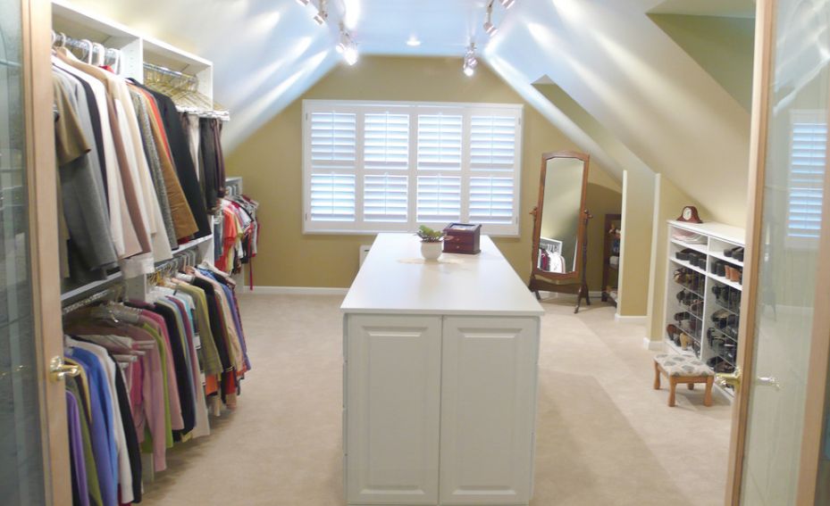 Natural or artifical light for closet room