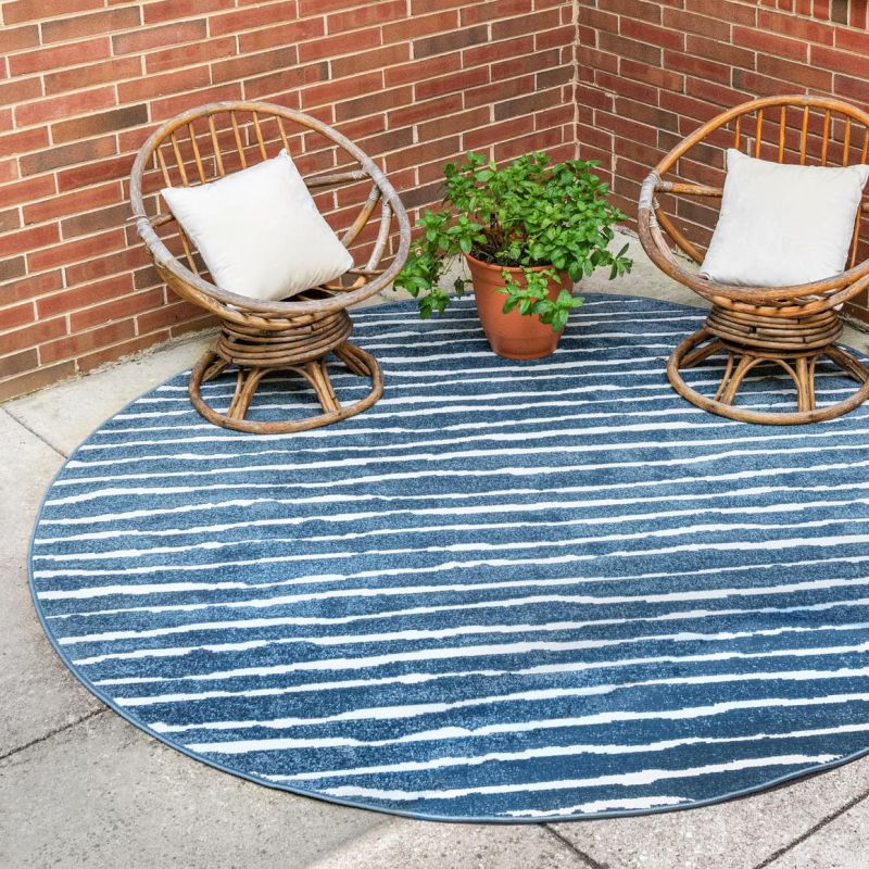 Round Outdoor Rugs With Stylish Designs and Patterns