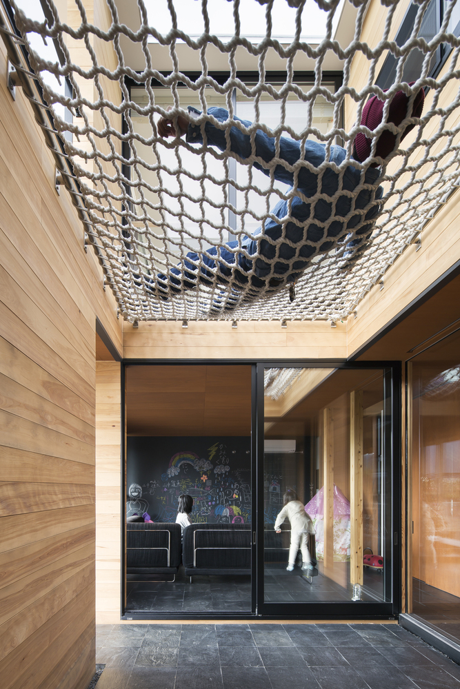 Nets House in Sukumo Container Design