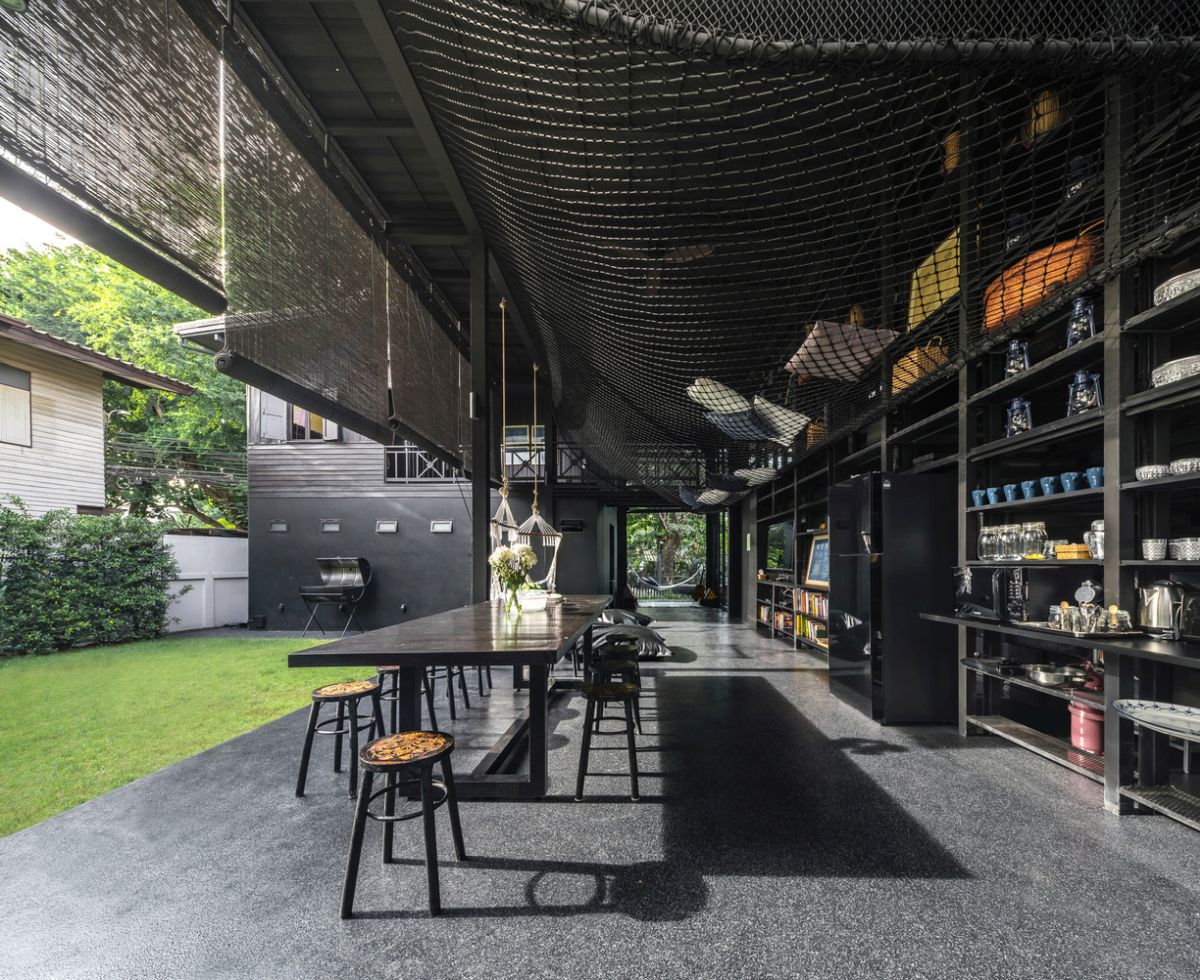 Nets KLOEM Hostel Design in Thailand open space