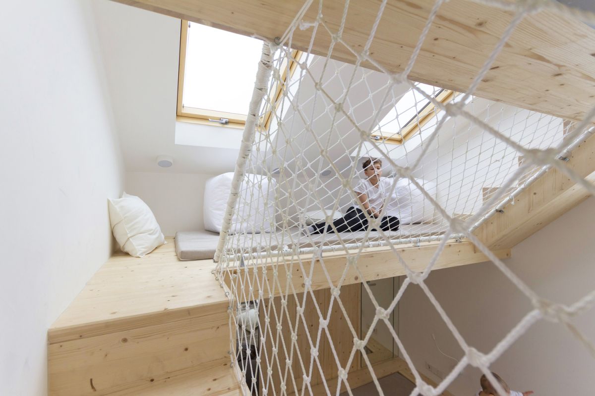 Nets by Sleep and Play from Ruetemple