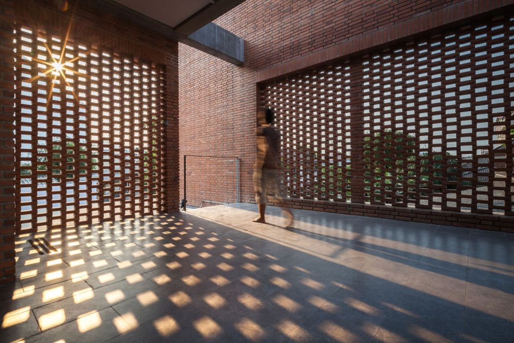 Ngamwongwan House featuring a perforated brick facade