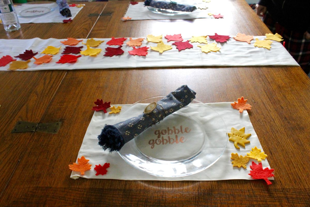 No Sew Thanksgiving Table Runner and Placemats