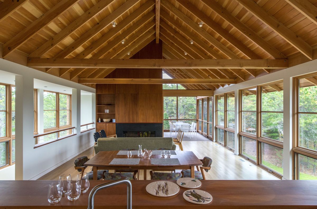 North Pamet Ridge House With Cathedral ceiling