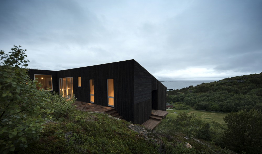 Norway Stokkoya House by Kappland Arkitekter valley