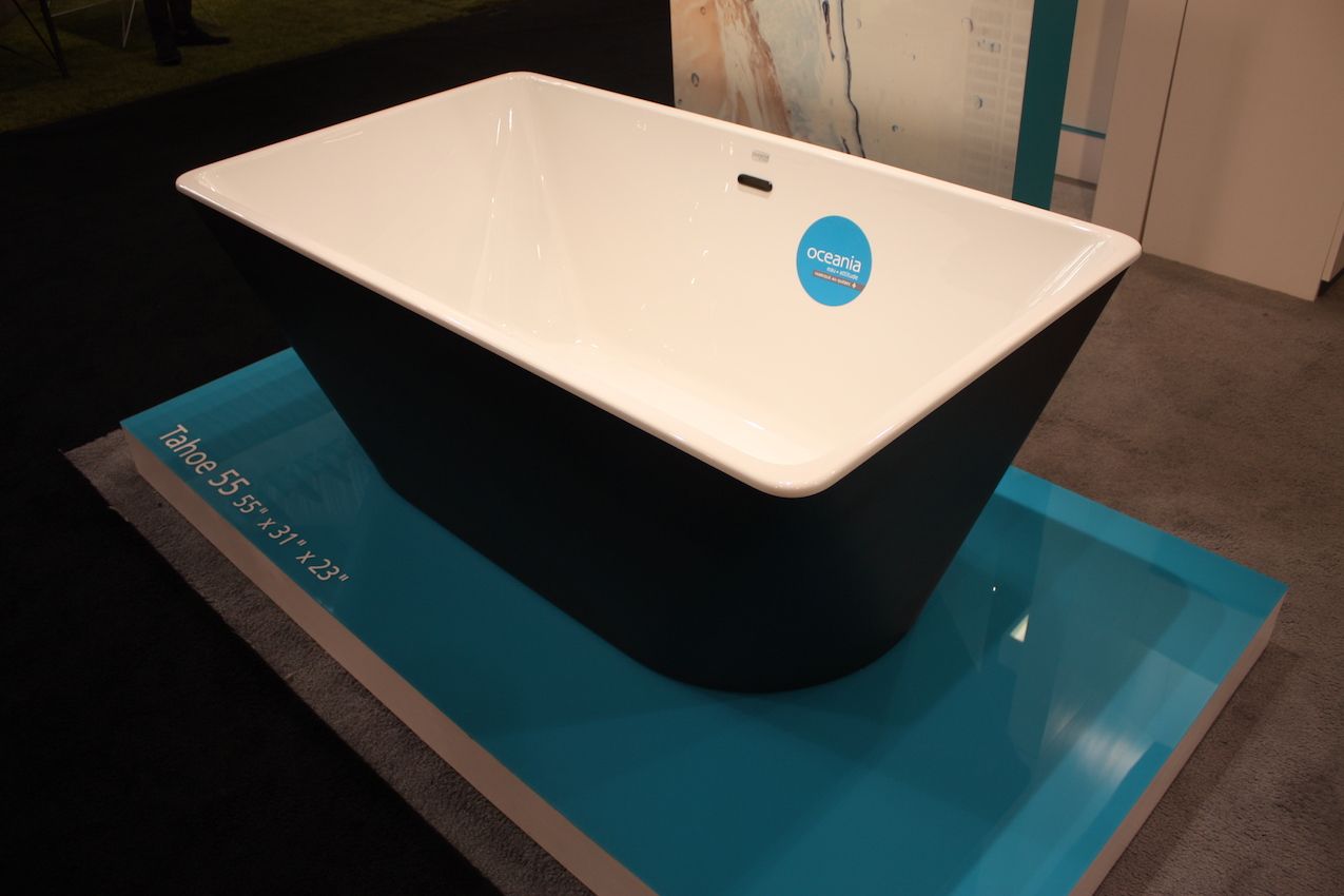 This tub combines two popular shapes.