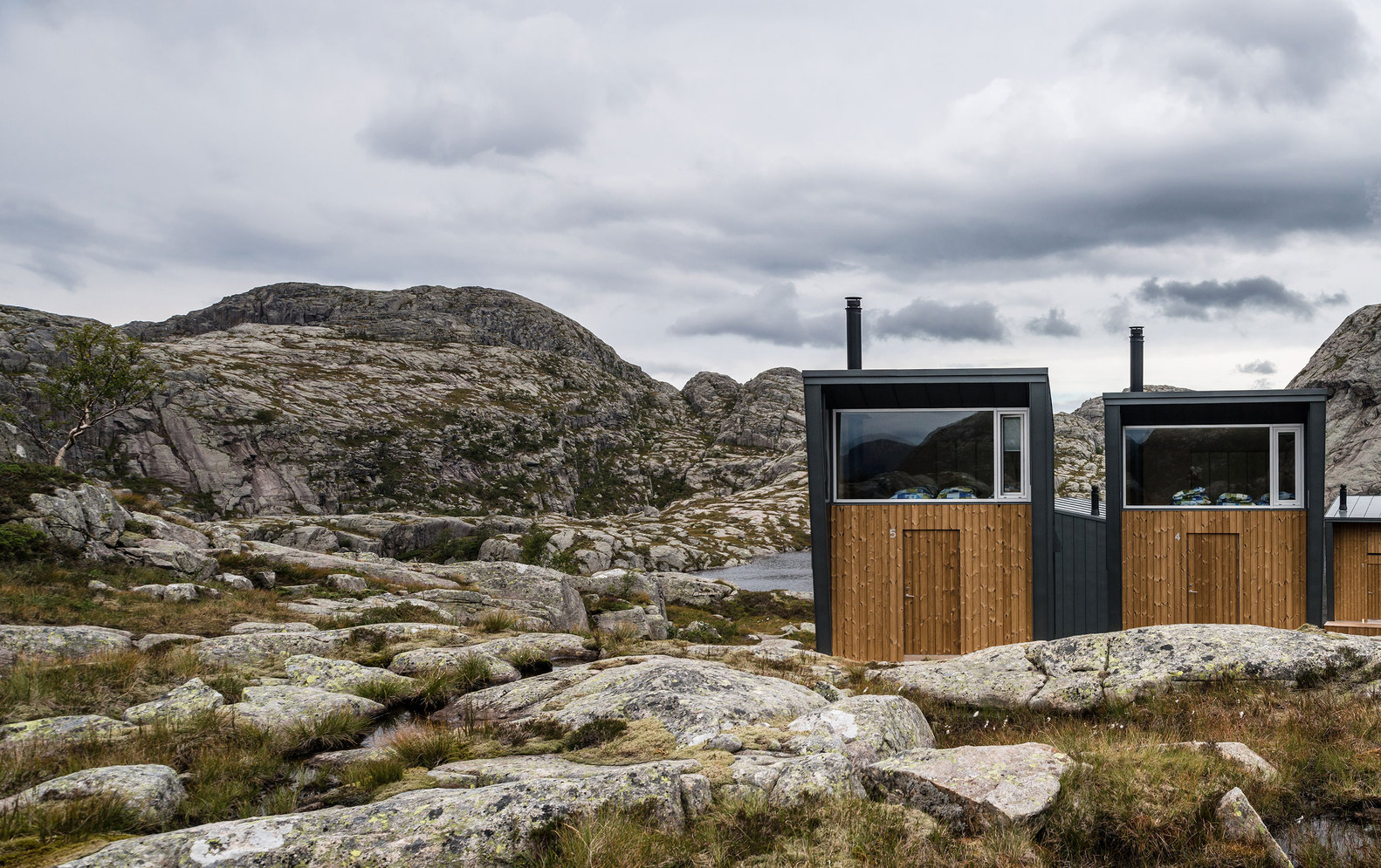 Off Grid Skåpet Mountain Lodges in Soddatjørn Design