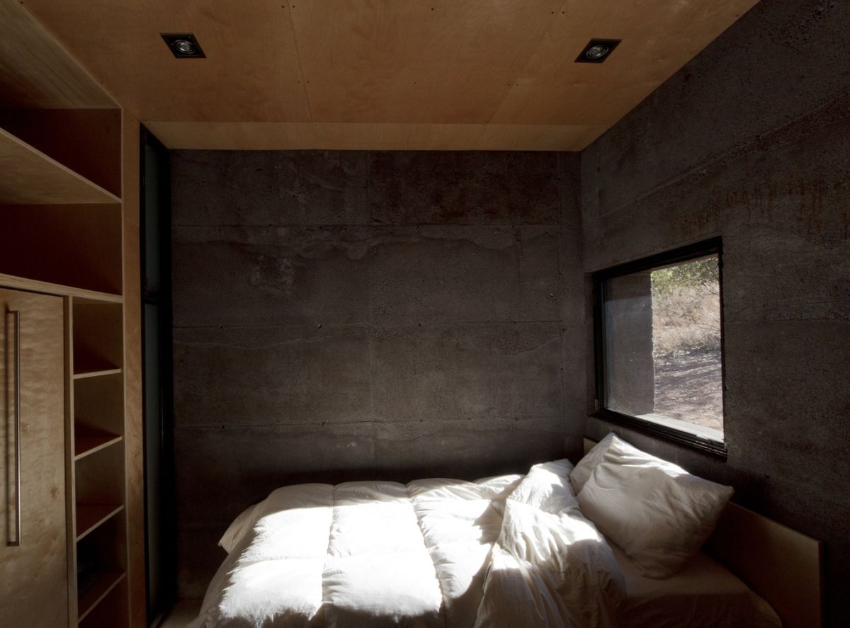 Off grid home in Southern Arizona with concrete walls