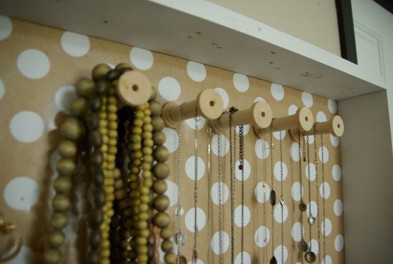 Old frame jewelry holder diy