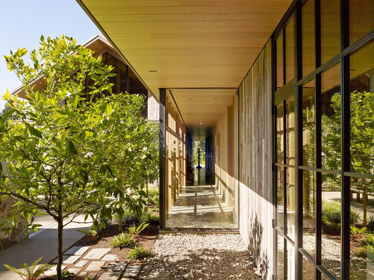 The entryway is dramatic and puts the focus on nature.