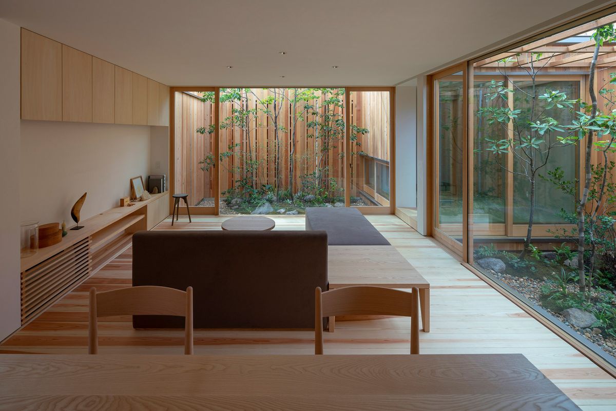 Osaka based practice Arbol in Akashi House in Japan living