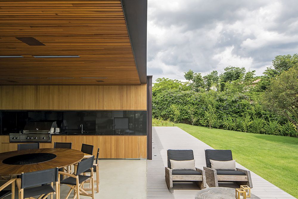 Outdoor Kitchen CA House