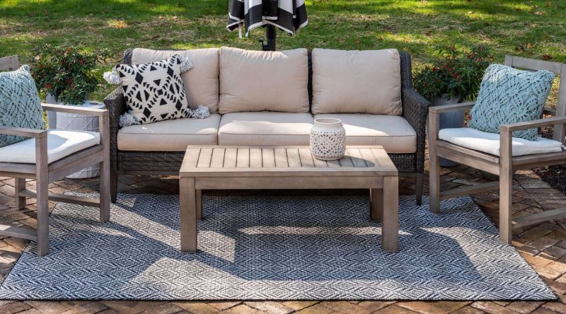 Outdoor Lattice Rug black and white