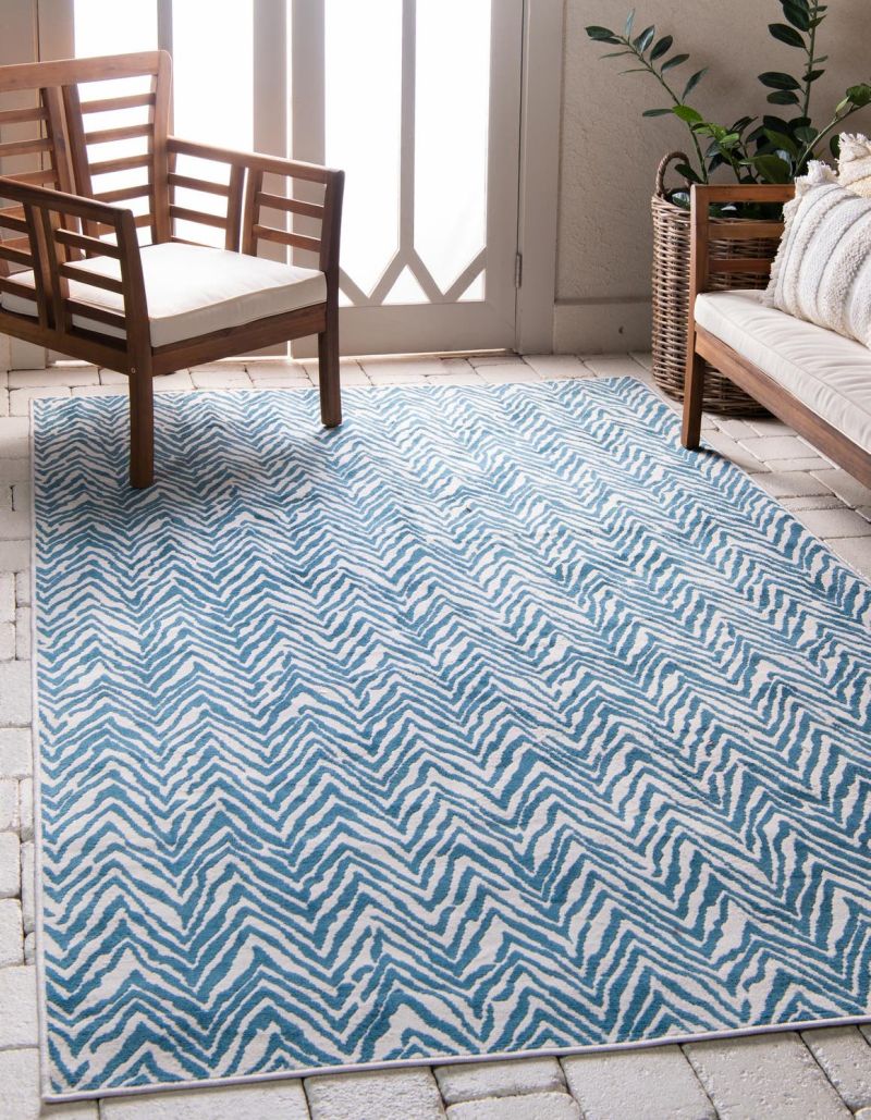 Outdoor Oasis Rug blue and white geometric pattern
