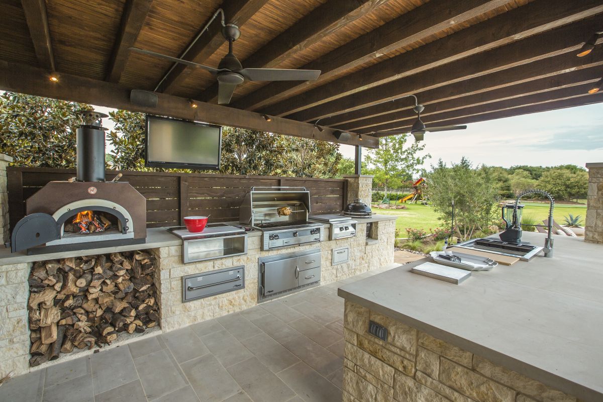 What is the average size of an outdoor kitchen