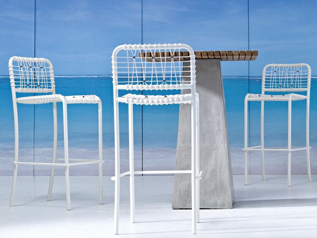 Outdoor bar stools