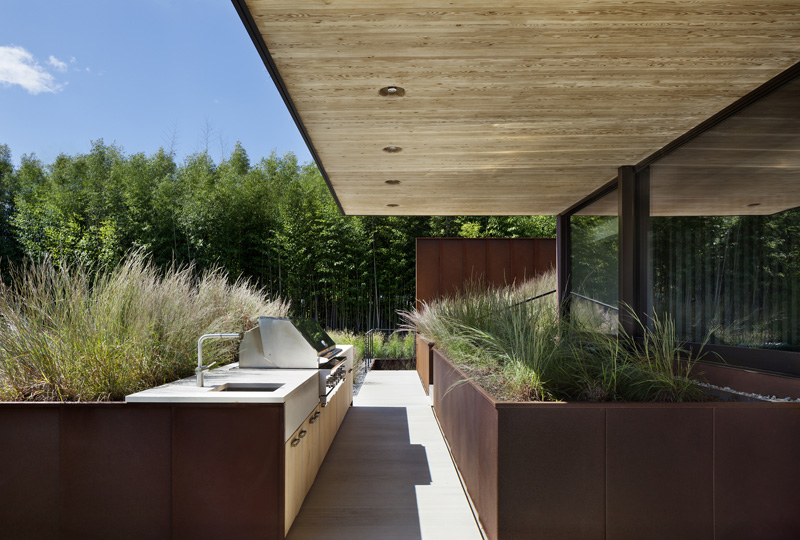 Outdoor kitchen and corten planters