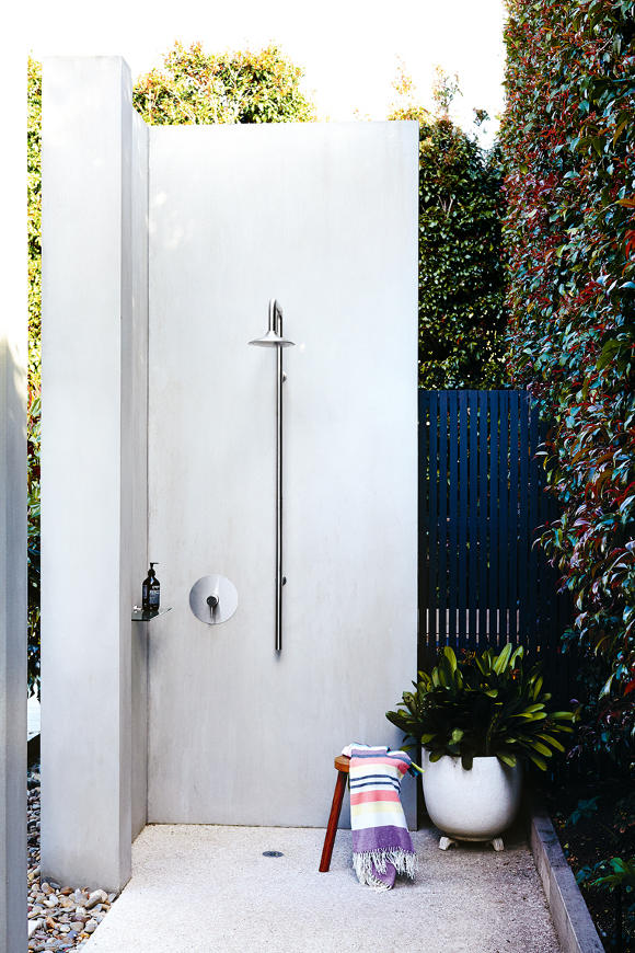 Outdoor shower corner