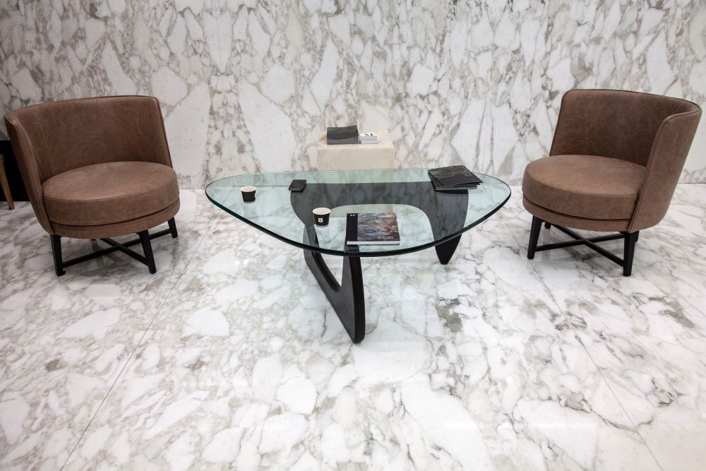 The Noguchi table is a classic piece of furniture, one that makes the most of its transparent glass top