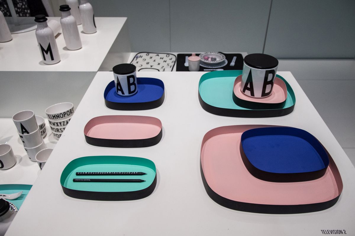 Oval colorful trays