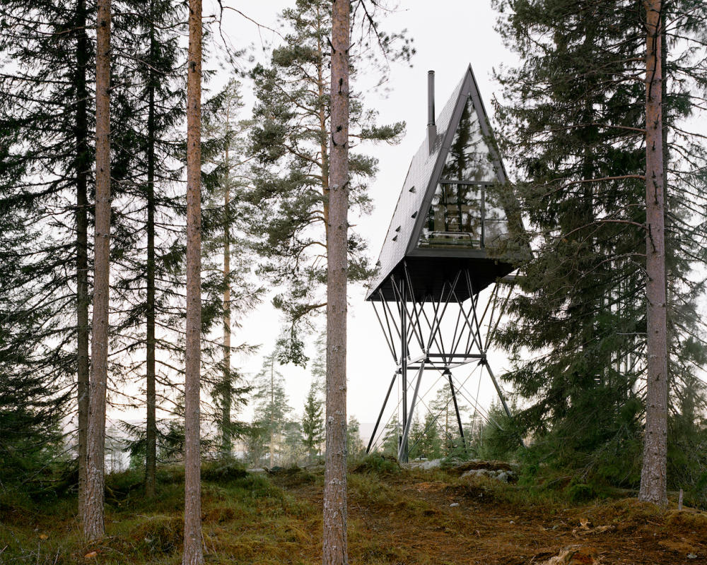 PAN Treetop a FRAME cABIN FOREST