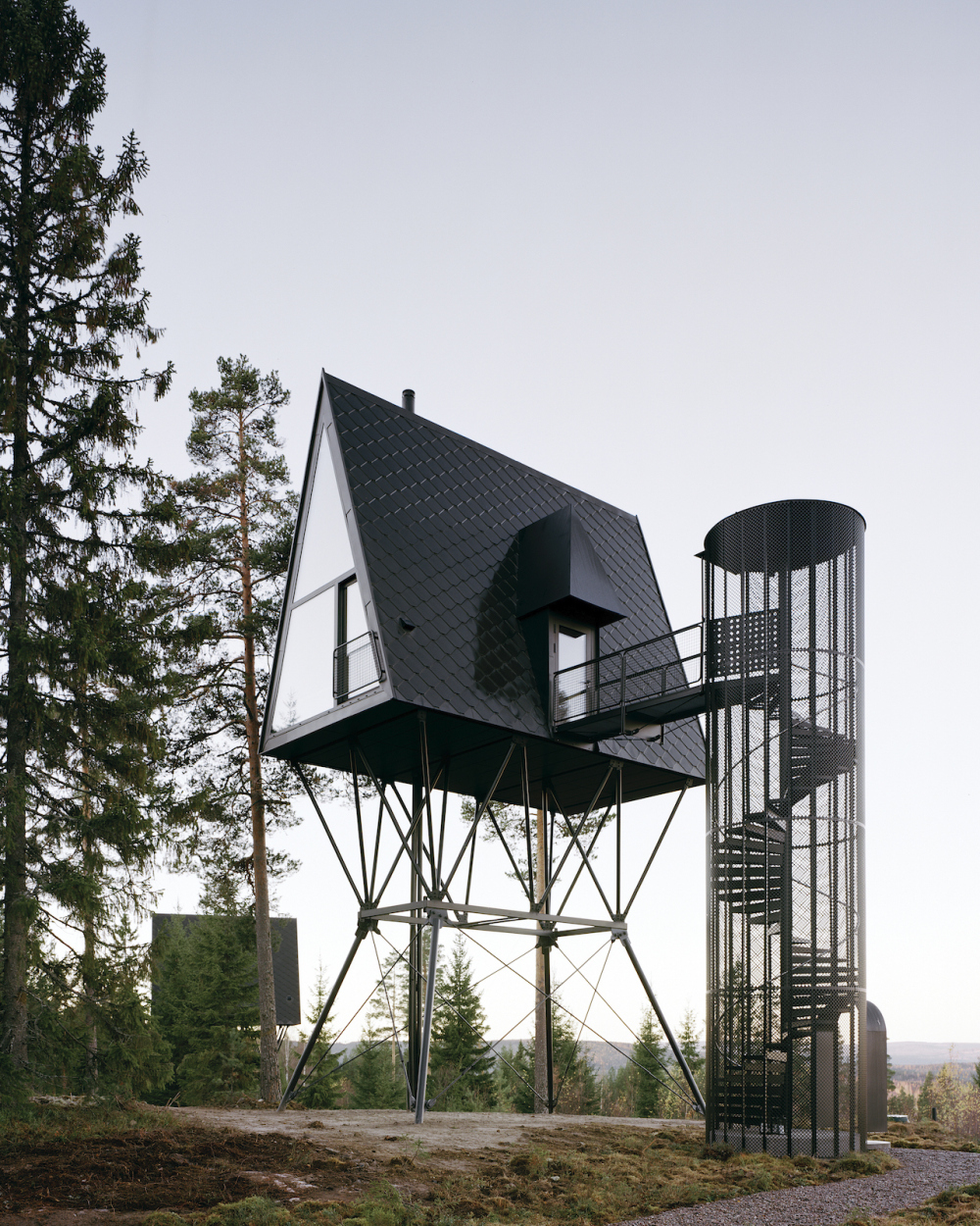 PAN Treetop a FRAME cABIN