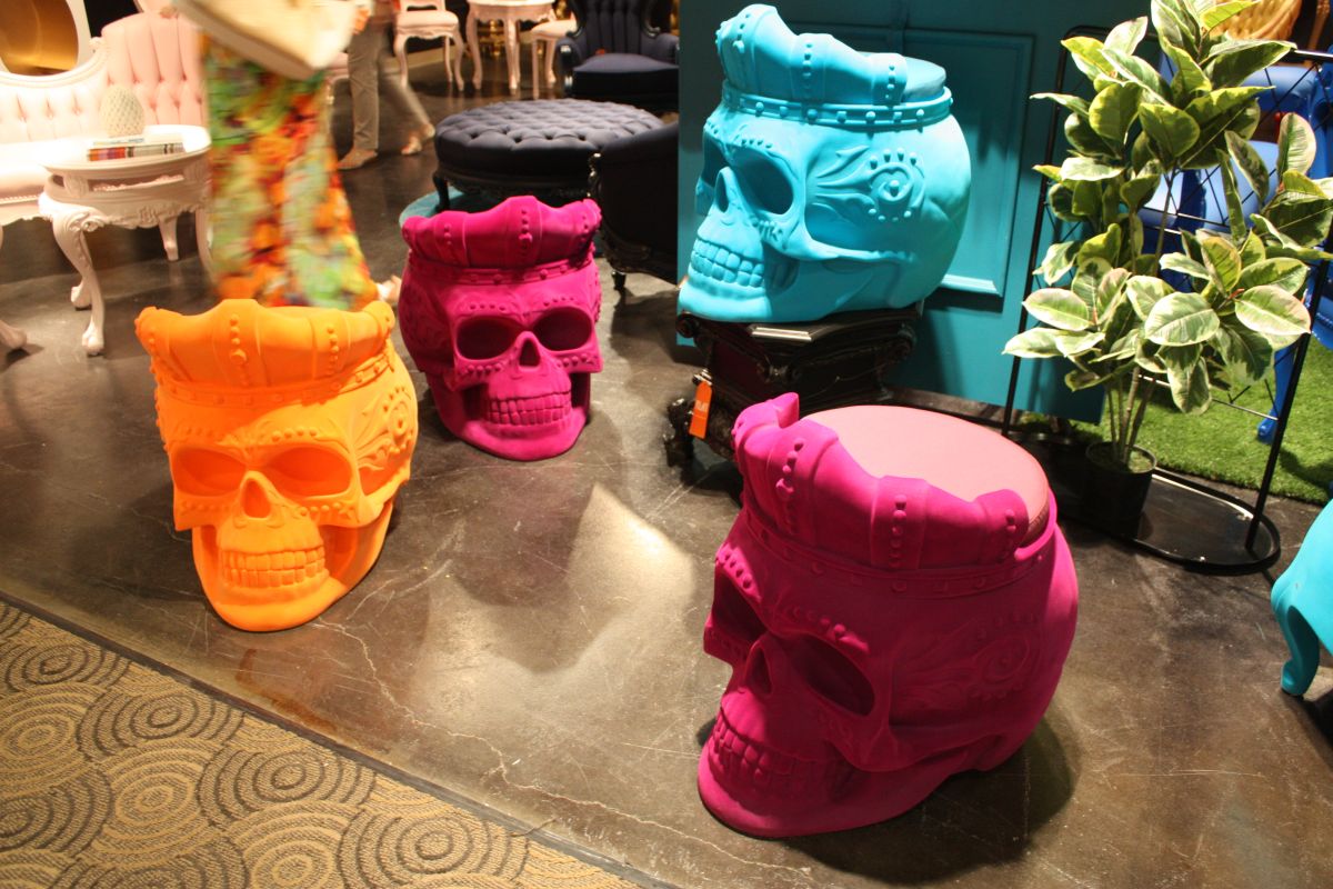 POLaRT skull head seats in different colors