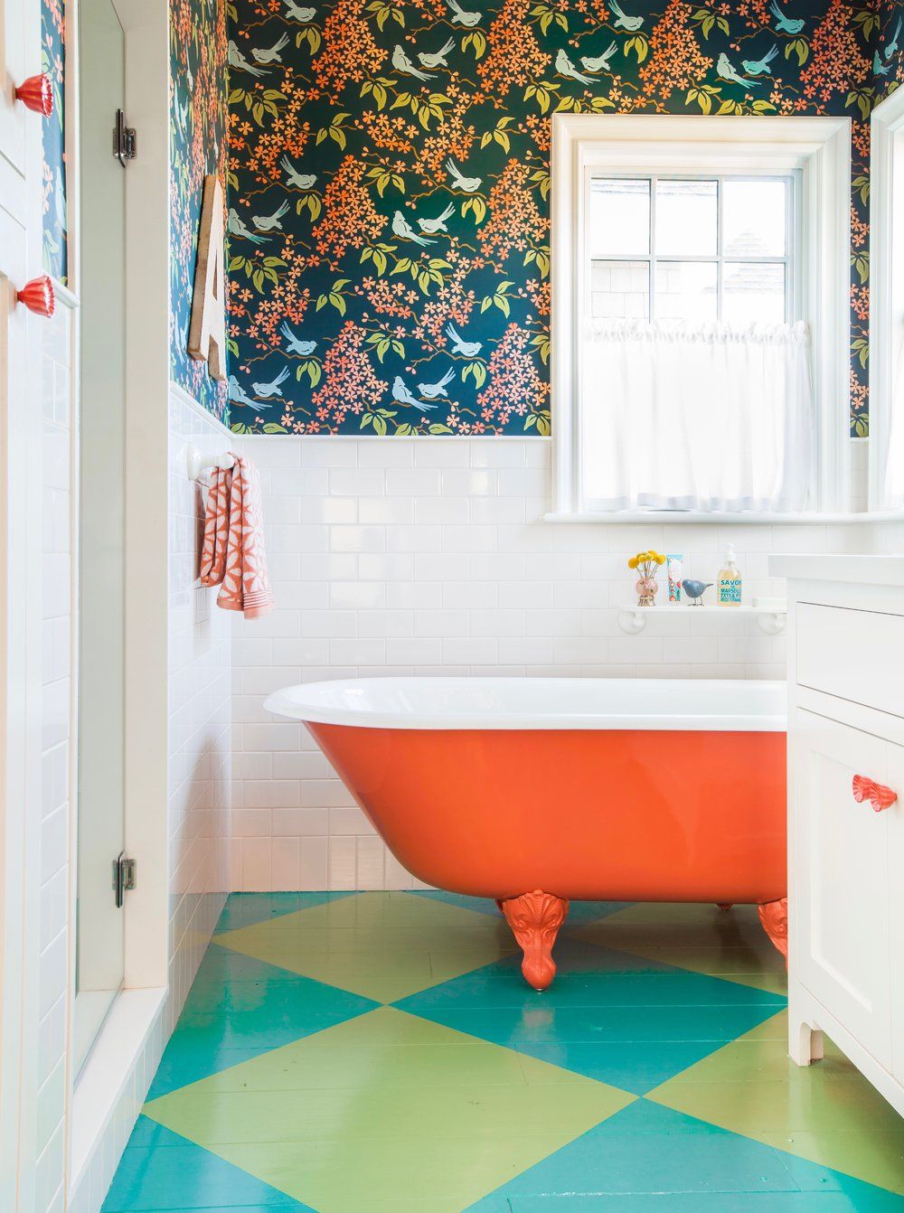 Painted floor for bathroom